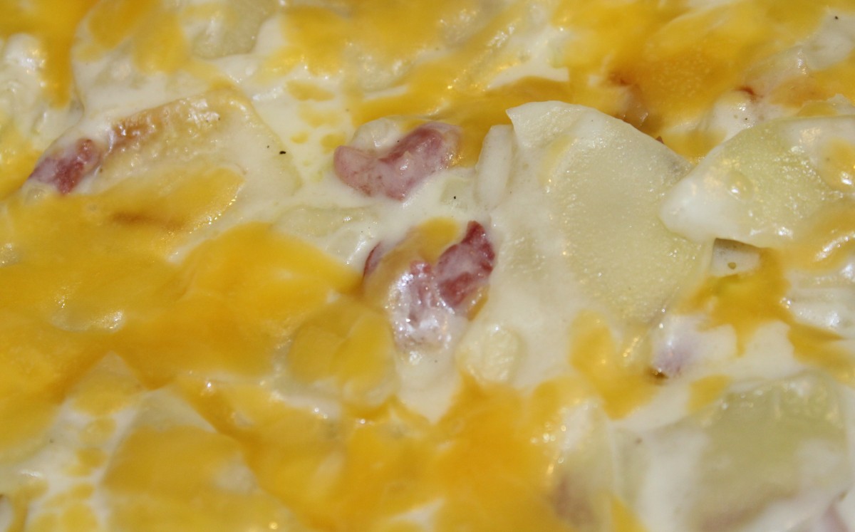 Cheesy Scalloped Potatoes and Ham